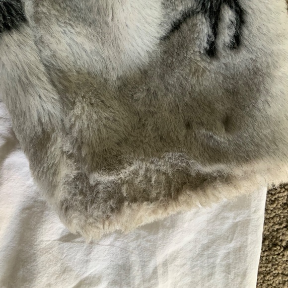 Vintage Northern Lifestyles Faux Fur Jacket in Large with Wolf and Tree Pattern - Picture 9 of 10